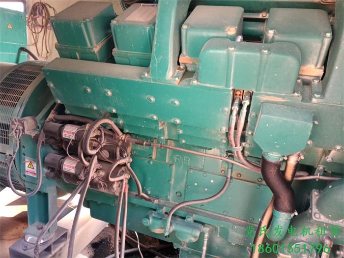 南京江寧發(fā)電機出租租賃工廠租用800KW康明斯發(fā)電機組發(fā)電進行生產